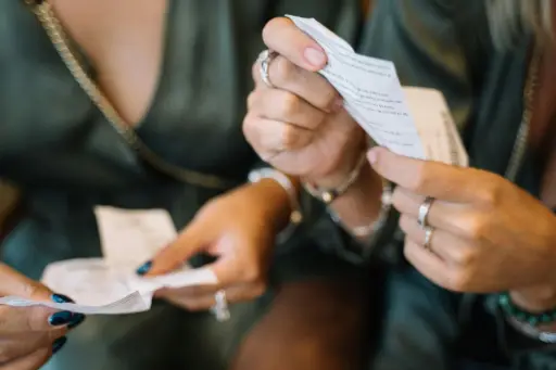 Manipulation de tickets commerçants à conserver dans un lieu sécurisé et lisibles pour contrôle fiscal