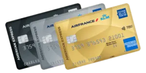 Gamme de cartes American Express : carte verte, carte Gold et carte Platinum présentées côte à côte.