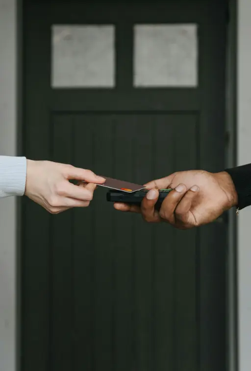 Paiement par carte sans contact chez un prestataire à domicile via TPE mobile